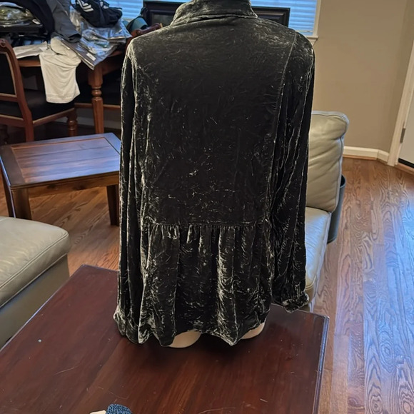 J. Jill green, crushed velvet tunic style shirt, size large tall. - Picture 2 of 4